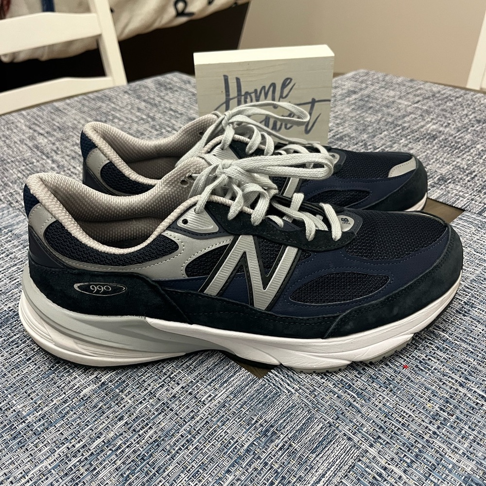 New Balance Men's 990V6 Fuel Cell Men 11-2E Wide.